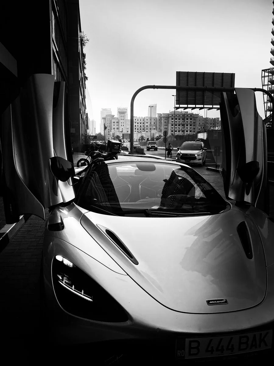 McLaren with Romanian plates, Dubai
